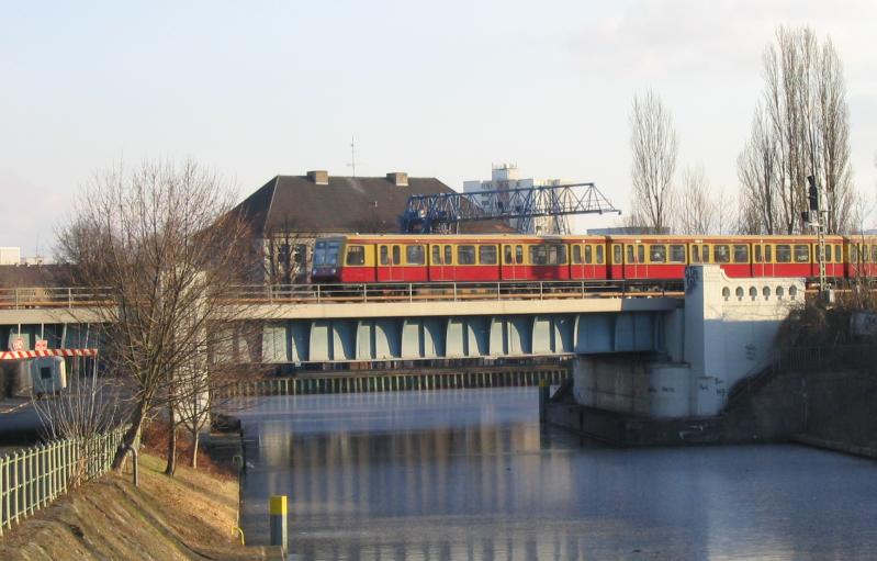 Eisenbahnbr&uuml;cke &uuml;ber den Neuk&ouml;llner Schiffahrtskanal